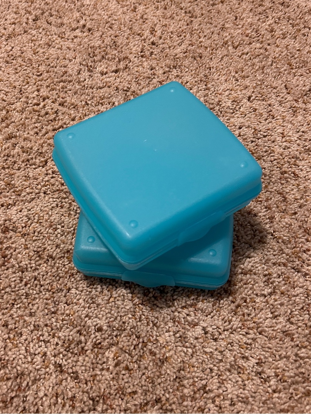 Tupperware Sandwich Keeper - Set of 2 - Picture 2 of 7